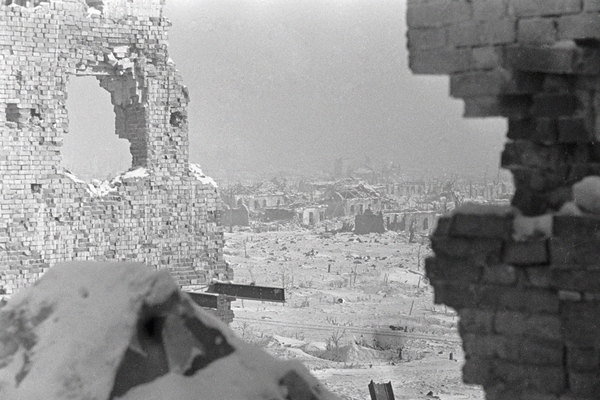 RIAN archive 2251 Destroyed Stalingrad does not give up