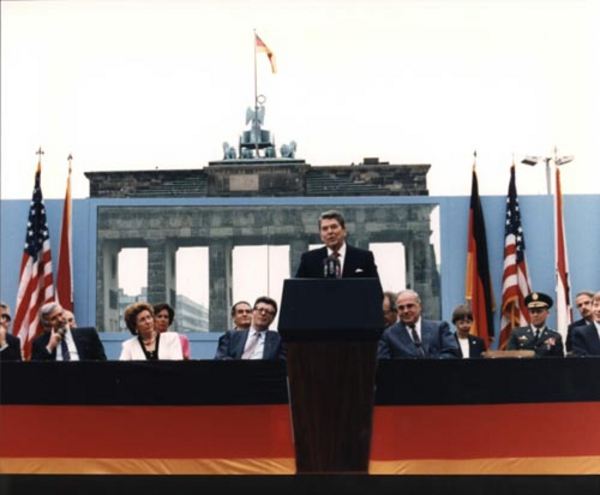 ReaganBerlinWall Ronald Reagan Presidential Library 1987 wikimedia commons