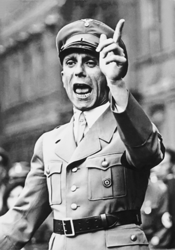 Bundesarchiv Bild 102 17049  Joseph Goebbels spricht